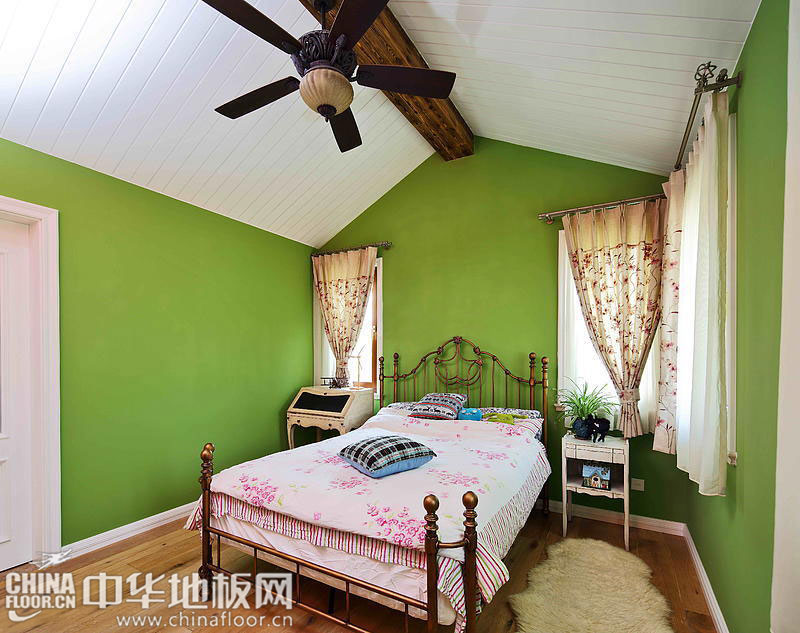 果绿与粉红的相遇 卧室木地板装修效果图